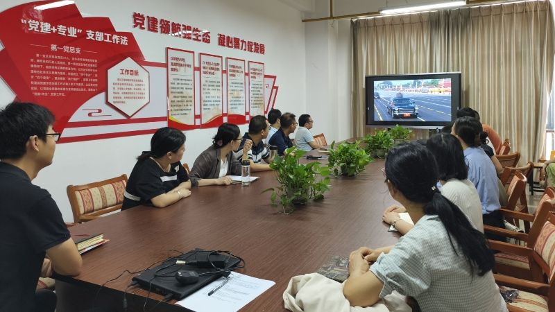 集中收看.jpg