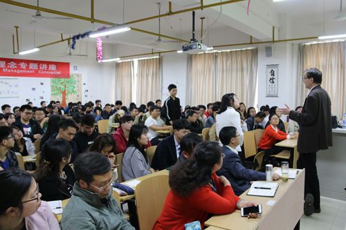 20180410101930德国专家来我校进行学术交流讲学活动.jpg