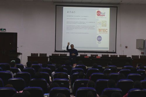 20161024094058新加坡波士顿商学院校长容耀俊先生亲临我院讲座.jpg