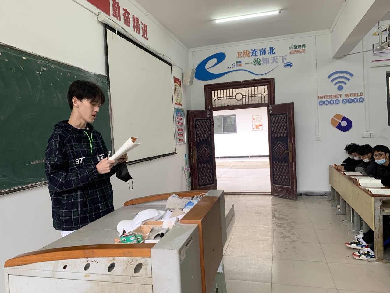 2020.10.7 我院始终坚持开展晨读课程1.jpg