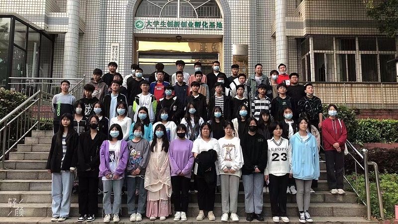 2021.4.20 我院2020级学生积极准备五四合唱4_副本.JPG