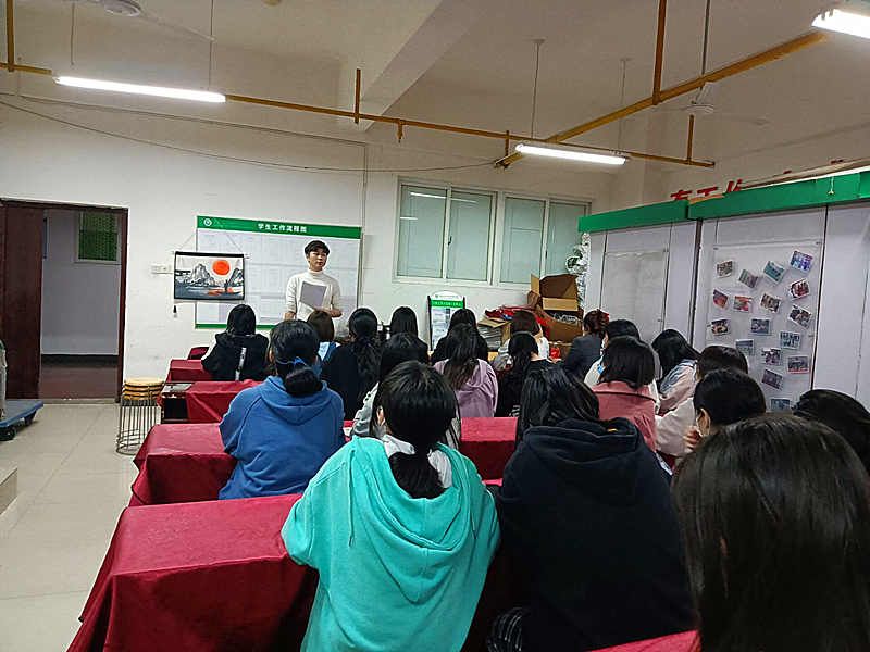 2021.4.28 我院召开五一劳动节安全班会_副本.jpg