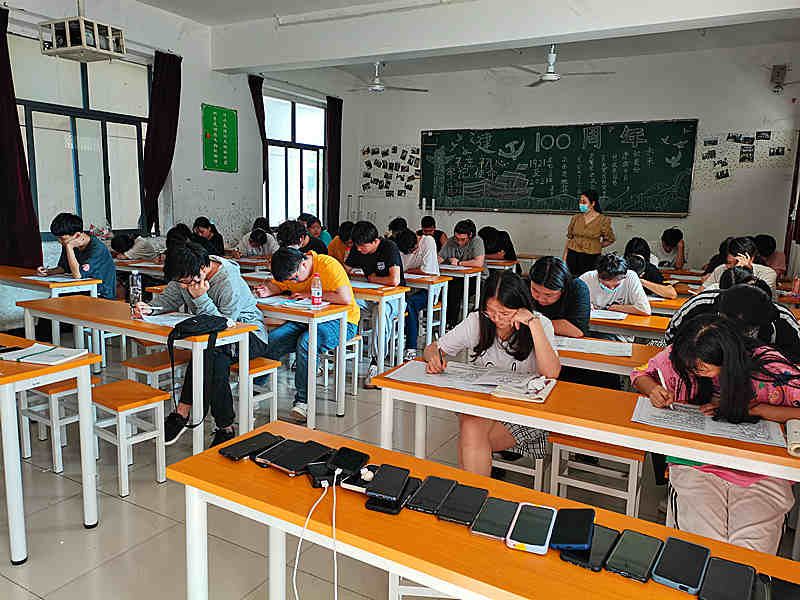 2021.06.01 中职教育学院进行技能高考文化考试模拟摸底考试2_副本.jpg