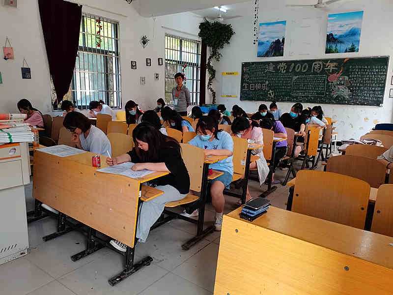 2021.06.01 中职教育学院进行技能高考文化考试模拟摸底考试3_副本.jpg