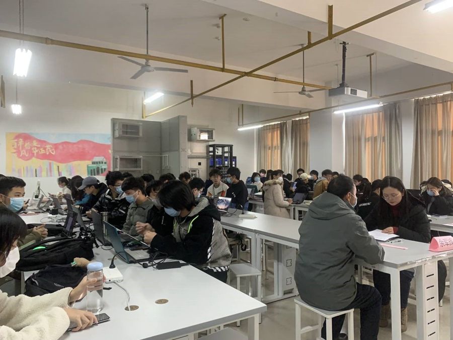 1640167293344176.jpg 我院订单班开展软件开发项目设计答辩会活动照片(2).jpg