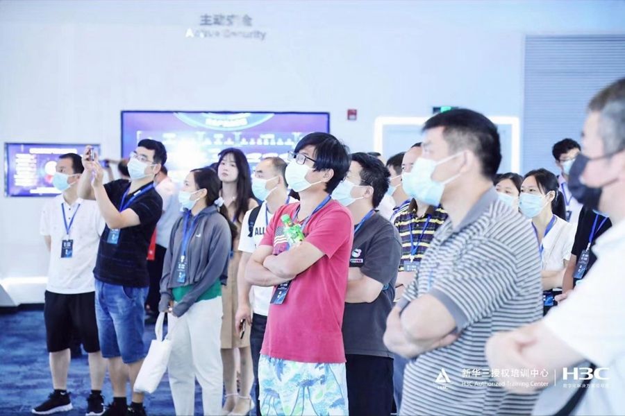 我院教师参加“新华三”暑期讲师培训活动照片（2）.jpg
