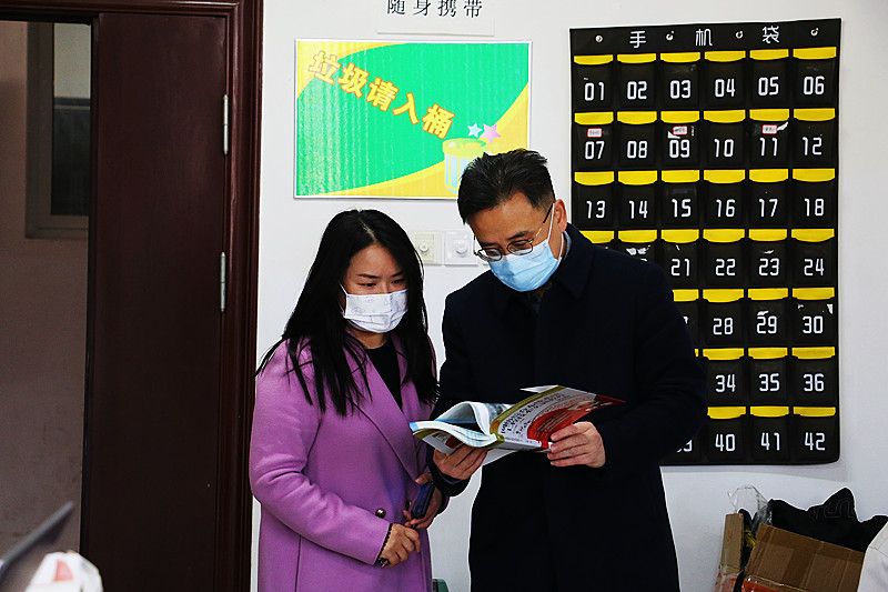 2023.2.20  校领导深入一线检查指导新学期教学工作2_副本.jpg