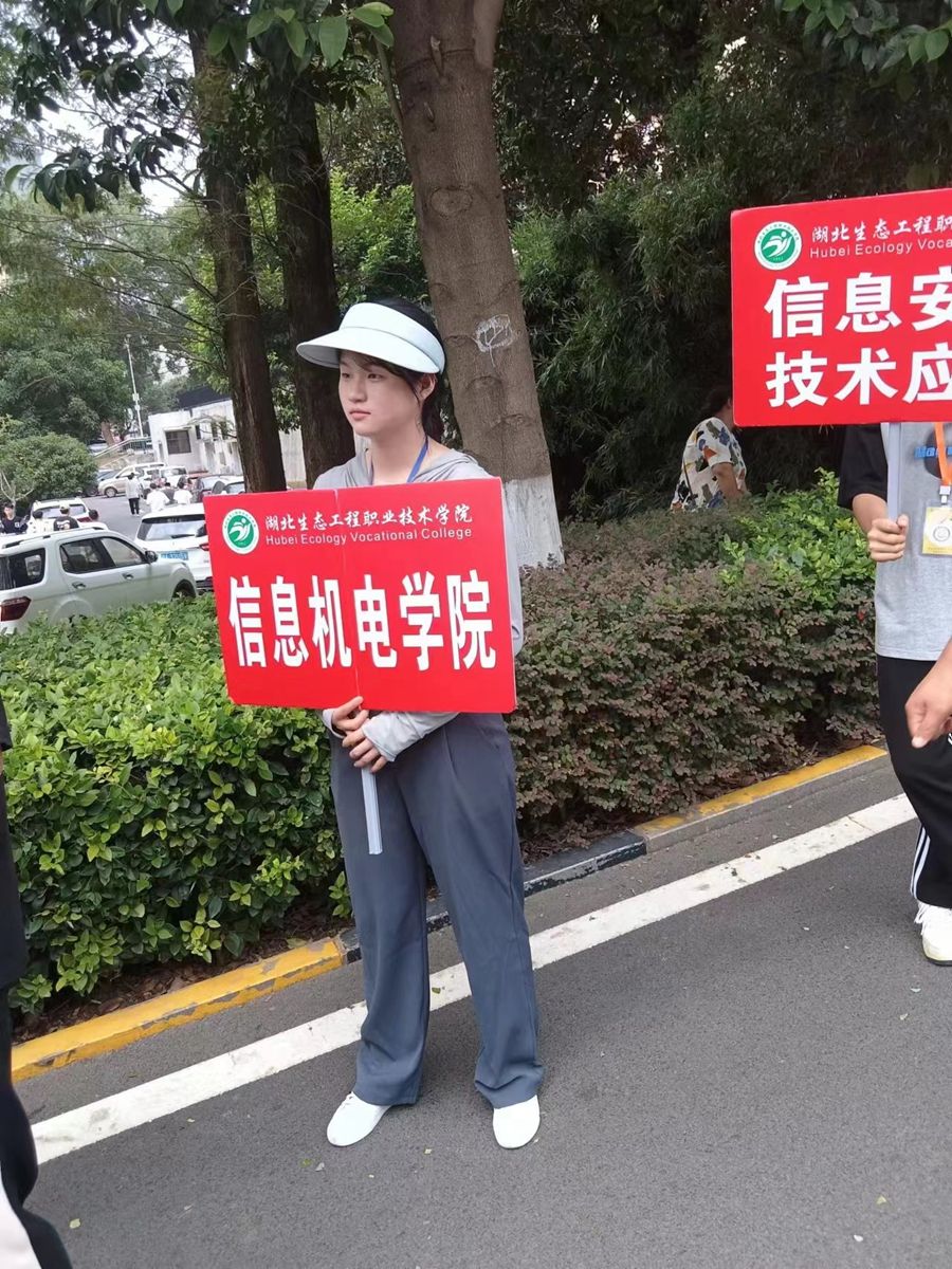 【2023迎新季】爱在迎新--致敬志愿者们照片原图（1） - 副本.JPG