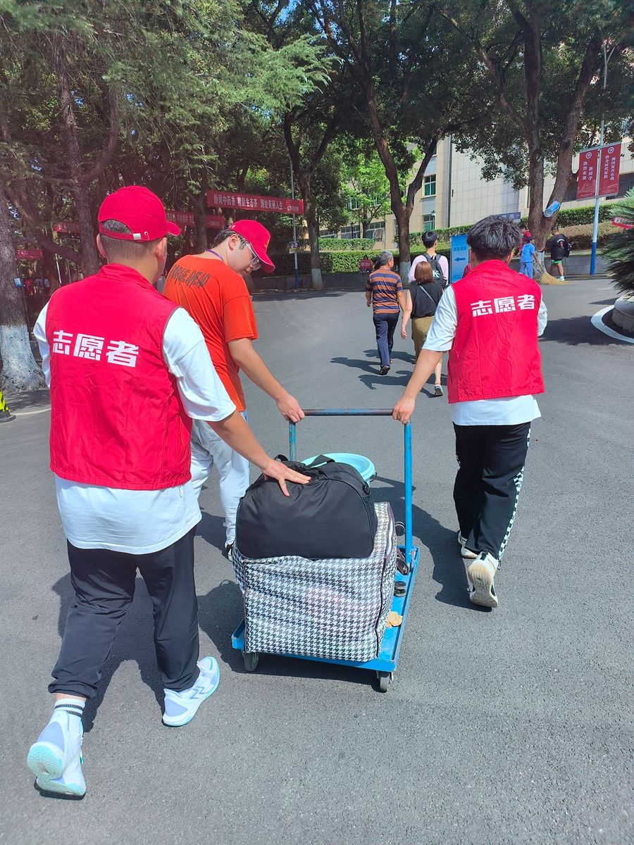 【2023迎新季】爱在迎新--致敬志愿者们照片原图（4） - 副本.jpg