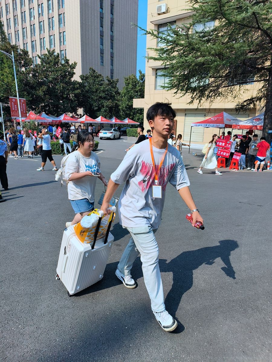 【2023迎新季】爱在迎新--致敬志愿者们照片原图（6） - 副本.jpg