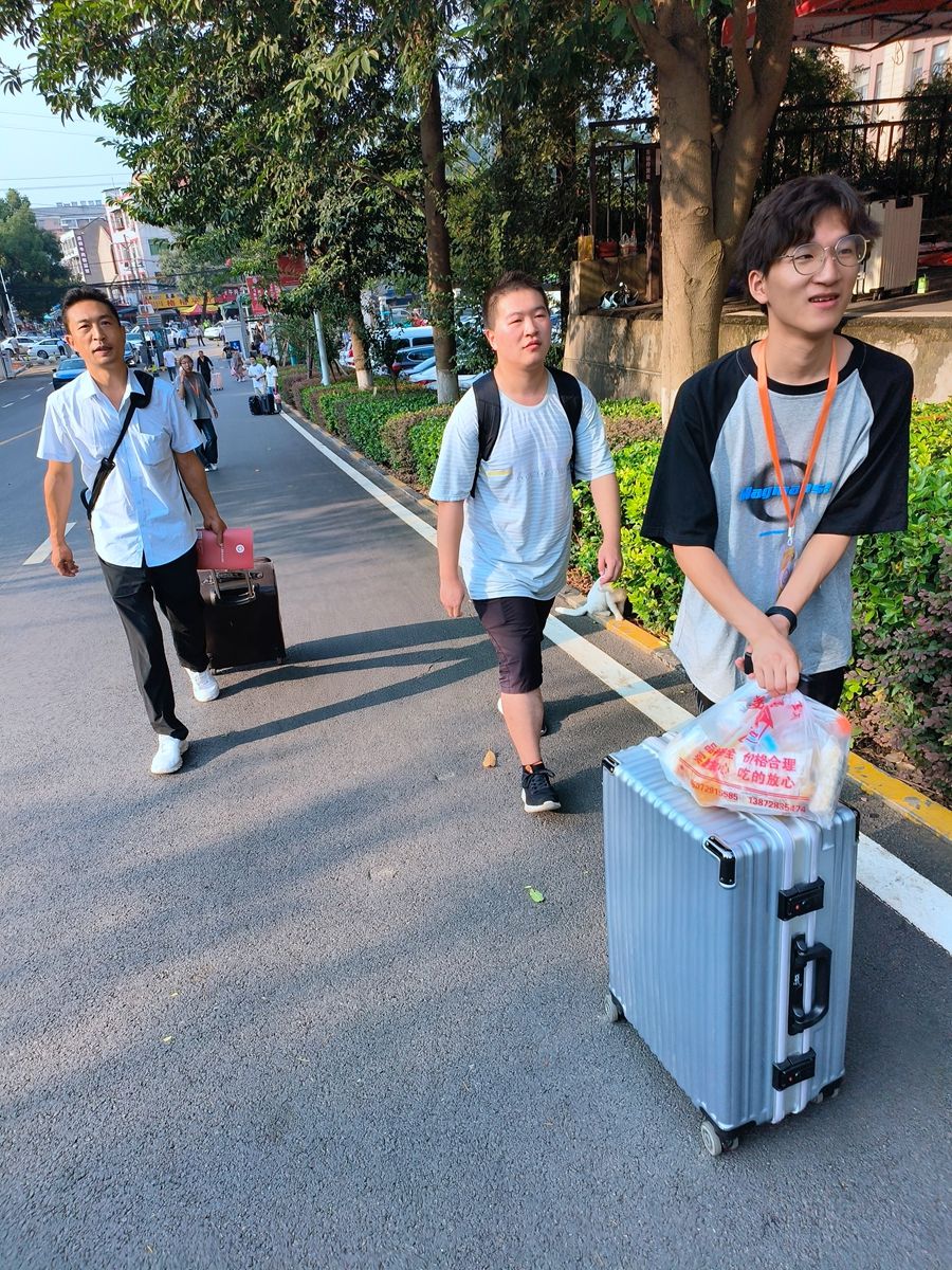 【2023迎新季】爱在迎新--致敬志愿者们照片原图（7） - 副本.jpg