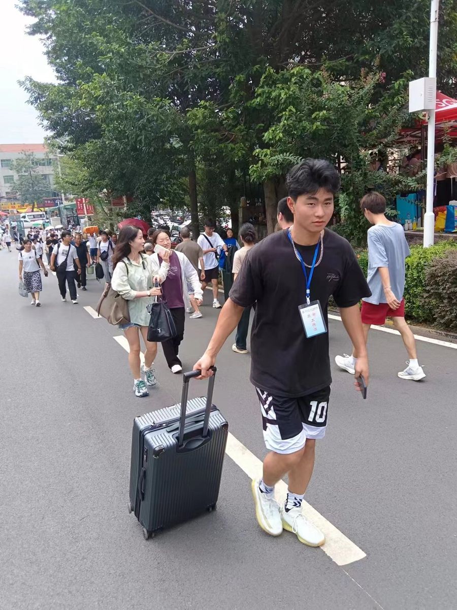 【2023迎新季】爱在迎新--致敬志愿者们照片原图（14） - 副本.JPG