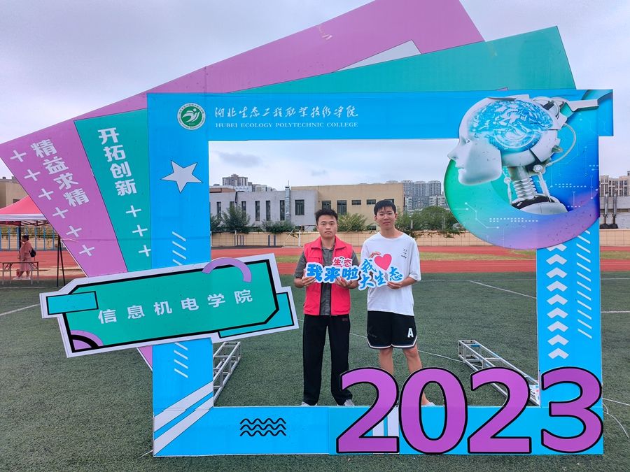 满“新”欢喜 信息小生菜们齐亮相照片原图（3） - 副本.jpg
