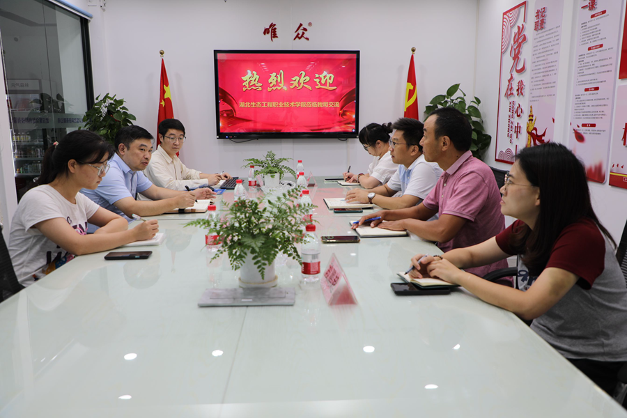 校企合作双向奔赴 产教融合谱写新篇照片原图（1） - 副本.png