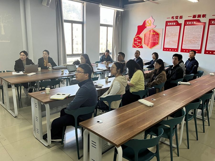 我院召开数字教材编制和知识图谱课程一体化建设培训会照片原图（1）.jpg