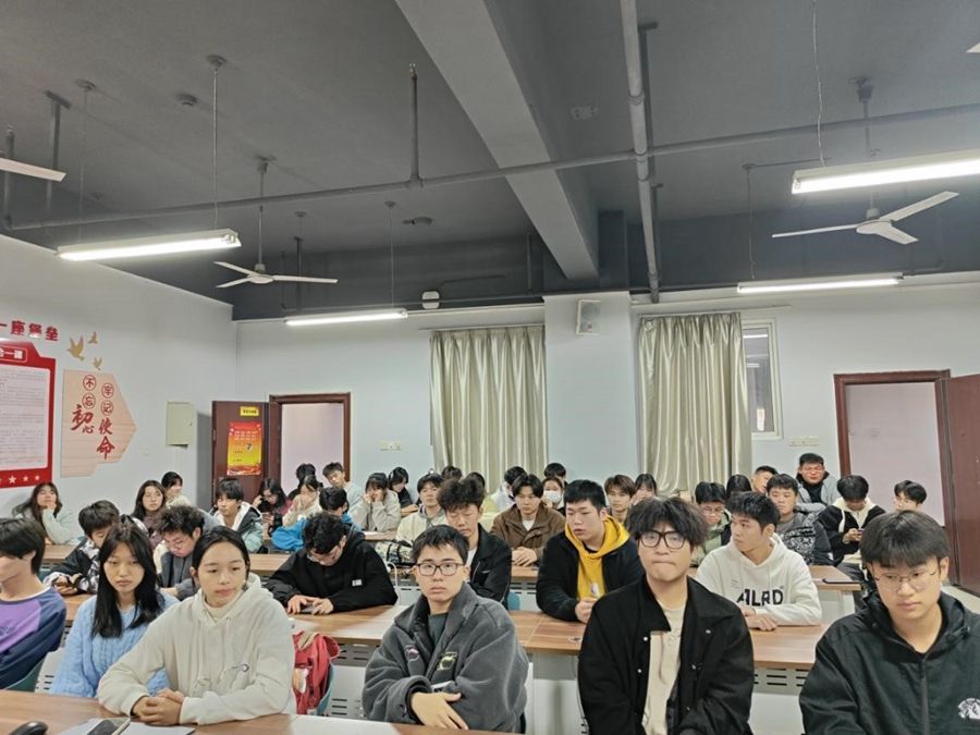 信息机电学院召开新学期教学工作学生座谈会照片原图（2）.jpg