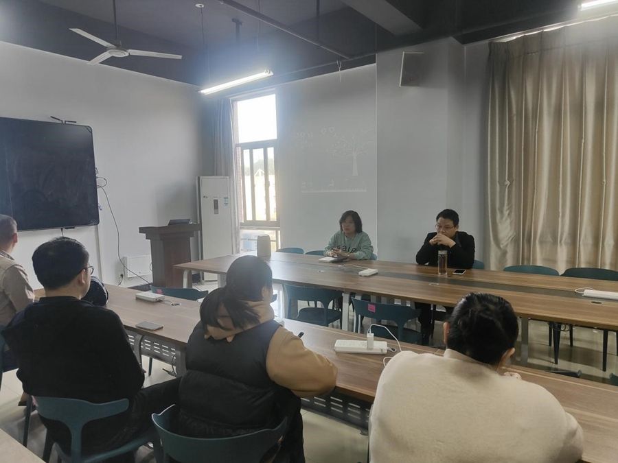 信息机电学院召开课程标准修订专题研讨会照片原图（2）.jpg