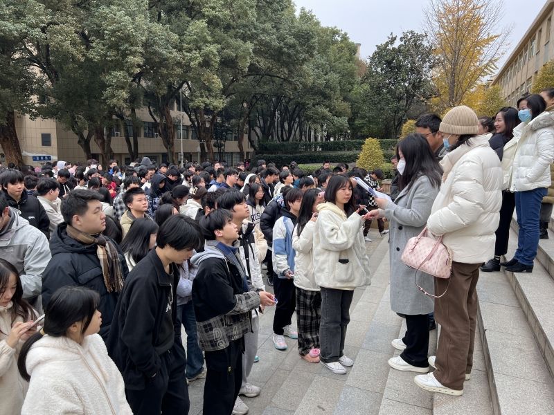 2023.11.30 湖北省人才事业发展中心学生资助检查组开展中职资助检查2_副本.jpg