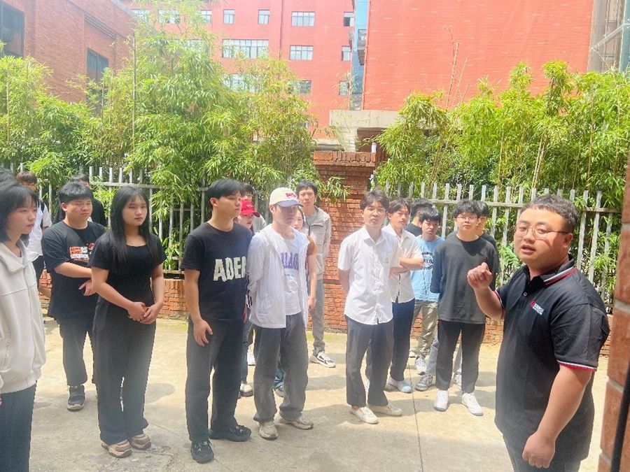 信息机电学院组织订单班开展企业参观行活动照片（2）.jpg
