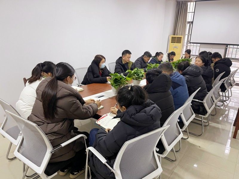 2024.2.27中职教育学院召开全体教职工大会1_副本.jpg