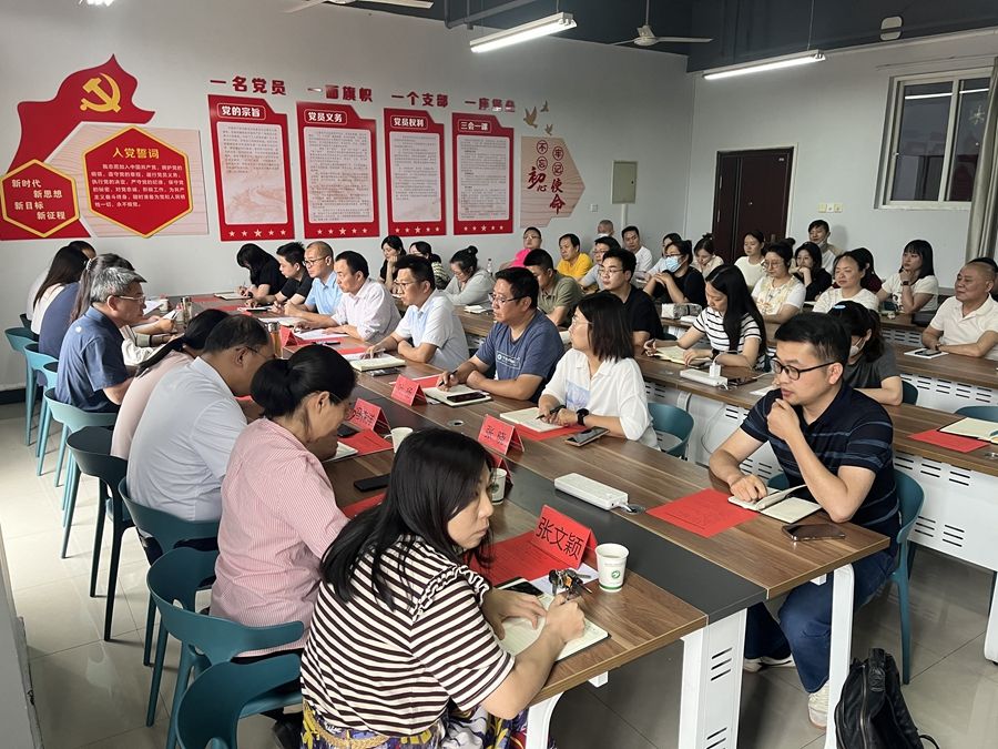 党委书记石道良带队到信息机电学院调研座谈照片（2）.jpg