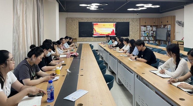 艺术设计学院党总支学生支部召开入党积极分子和发展对象座谈会照片（1）.jpg