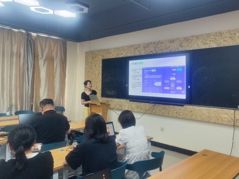 学院携手智慧树举办AI赋能教学专题讲座照片（2）.jpg