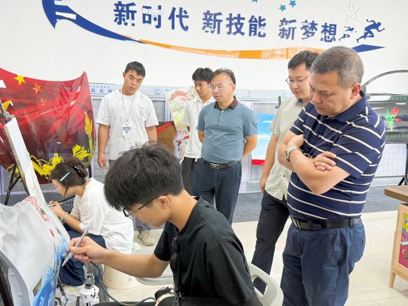 校党委书记赴贵州交通技师学院和贵州建设职业技术学院考察交流照片（2）.jpg