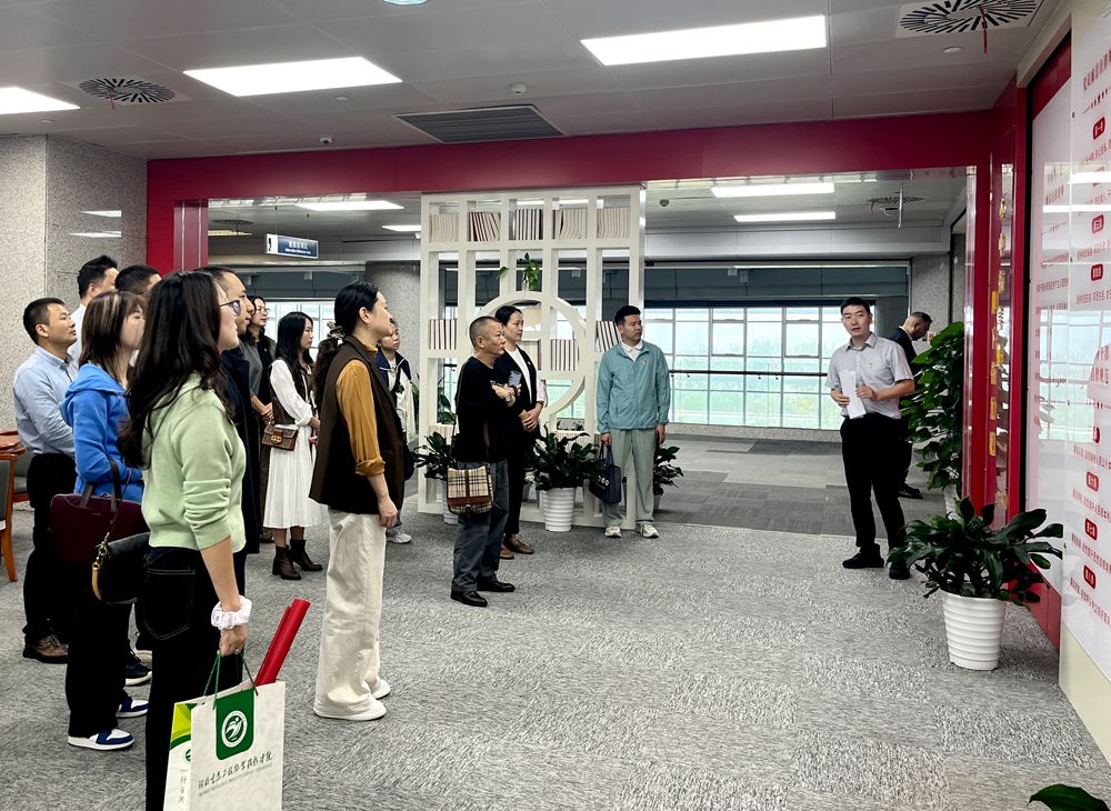 1761102286264080.jpg 2.jpg