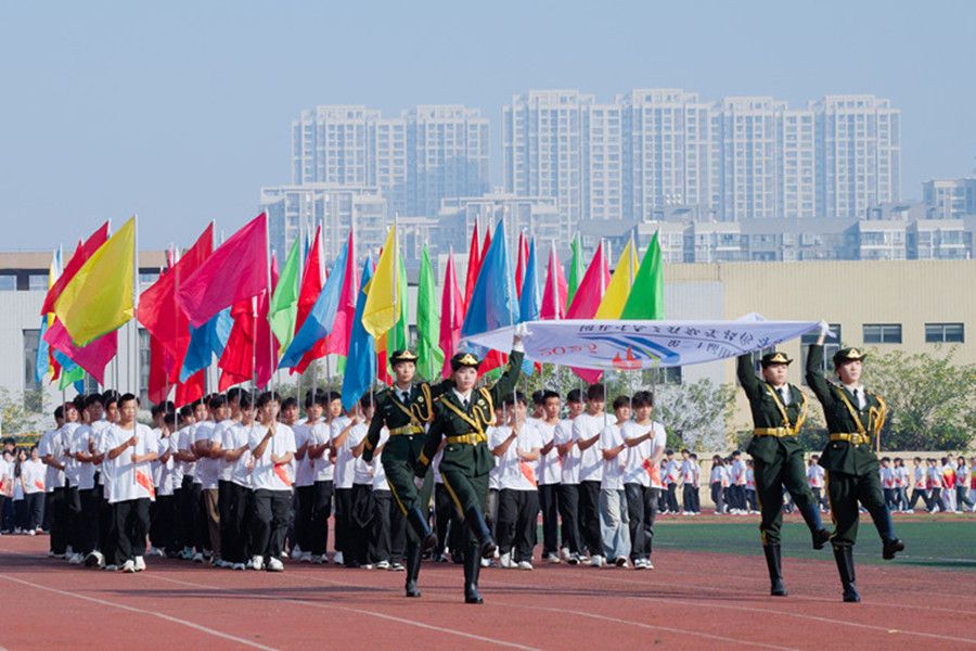 1762393926633632.jpg 运动会开幕式图片5.jpg