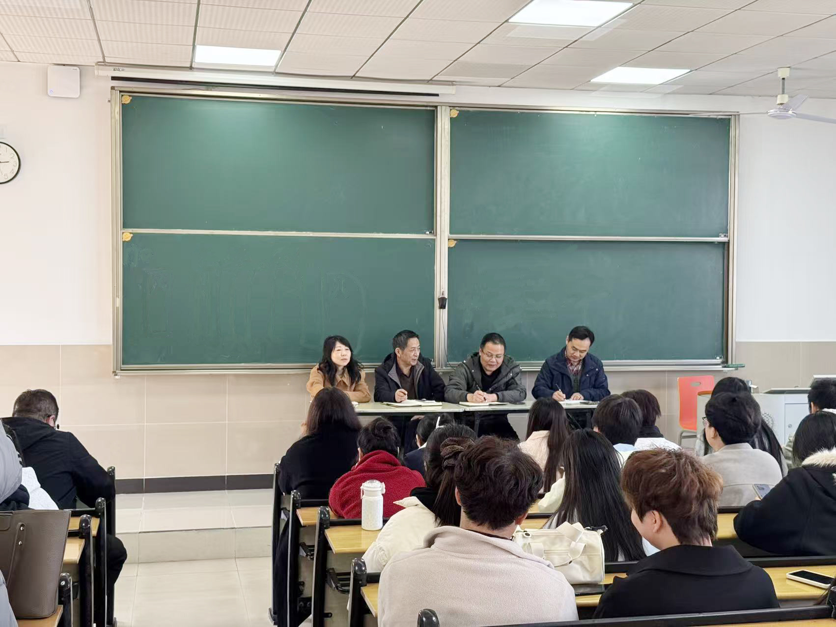 学生座谈会(选定).jpg