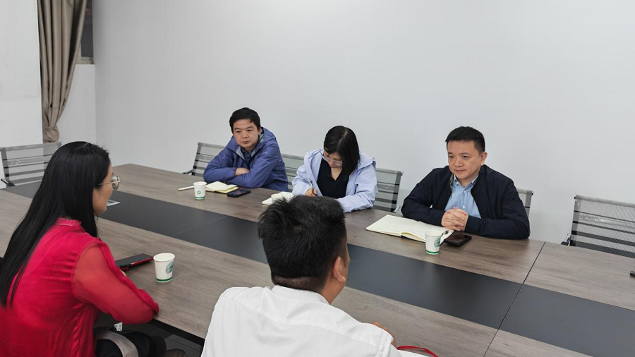 1775800617539657.png 我院与华为技术有限公司召开校企合作交流座谈会2 - 副本.png