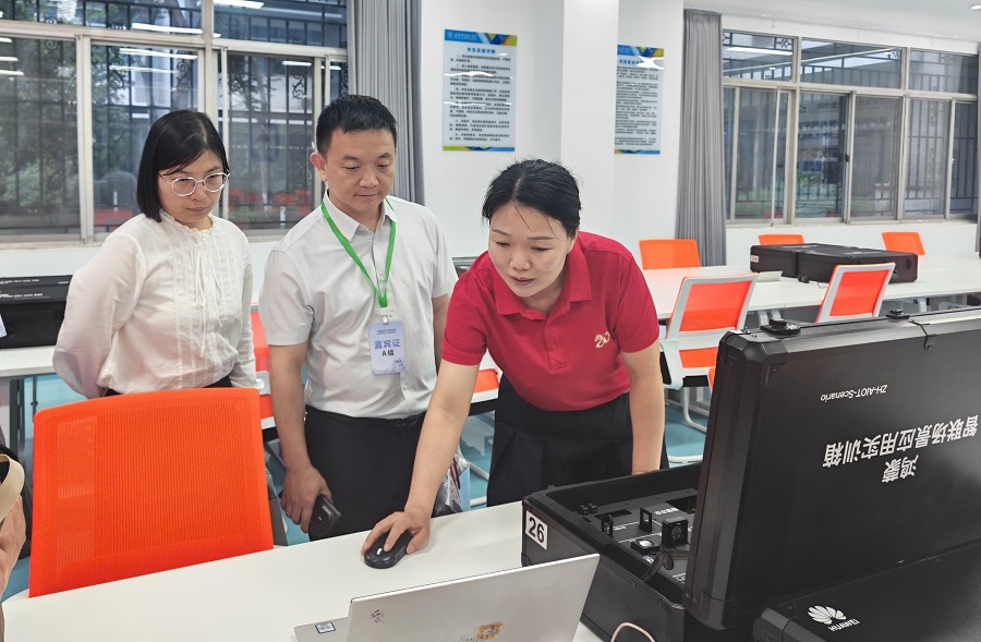 1778486844937411.jpg 我院参加数智时代高质量ICT人才培养与发展研讨会1 - 副本.jpg