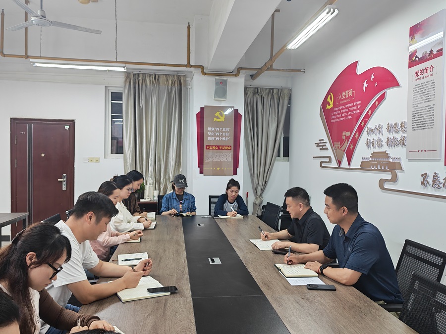 我院召开本学期学生工作专题座谈会2 - 副本.jpg