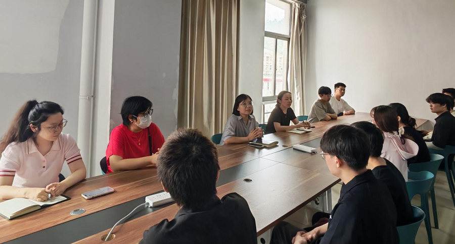 1781692423891467.png 人工智能学院召开2026届毕业生座谈会3 - 副本.png