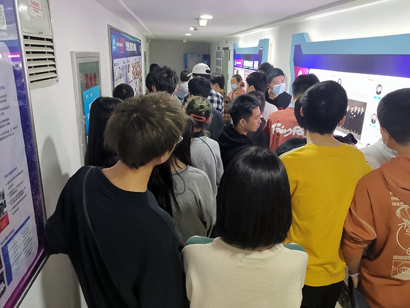 学生参观3.jpg